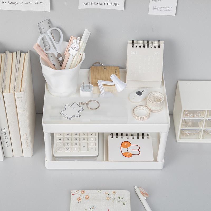 Minimalistischer, schlichter, weißer doppelschichtiger Schreibtisch-Organizer